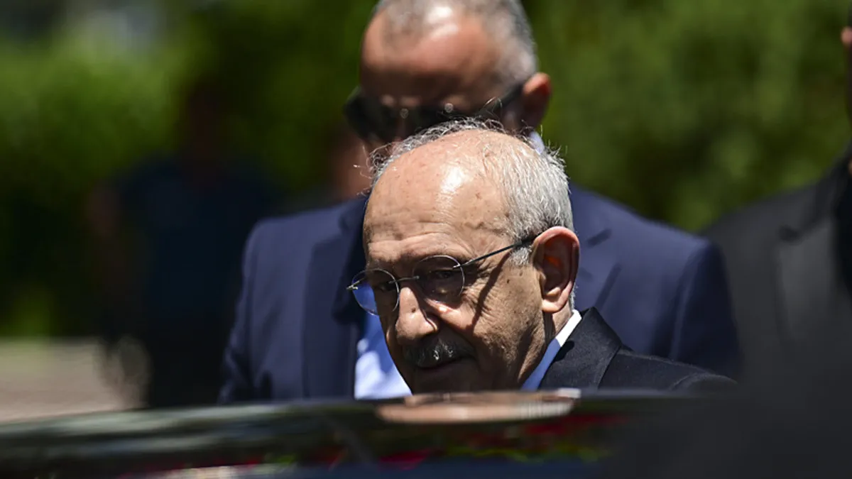 Mansur Yavaş tarafını seçti! CHP’de kılıçlar çekildi: Kılıçdaroğlu-Özel düellosu Mansur Yavaş tarafını seçti! CHP’de kılıçlar çekildi: Kılıçdaroğlu-Özel düellosu