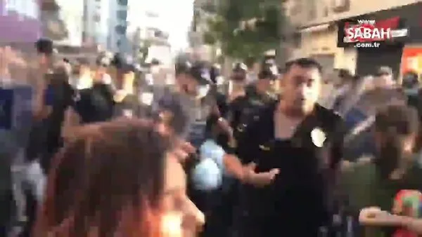 LGBT'liler İzmir'de polisin üniformasını yırtıp boğazı sıktı! 16 saldırgan... | Video