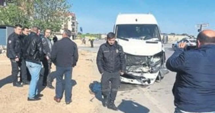 Servisle polis aracı çarpıştı: 1 kişi öldü
