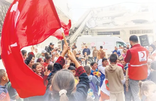gazzeli-cocuklara-kizilaydan-bayramlik-1779738903619.jpeg