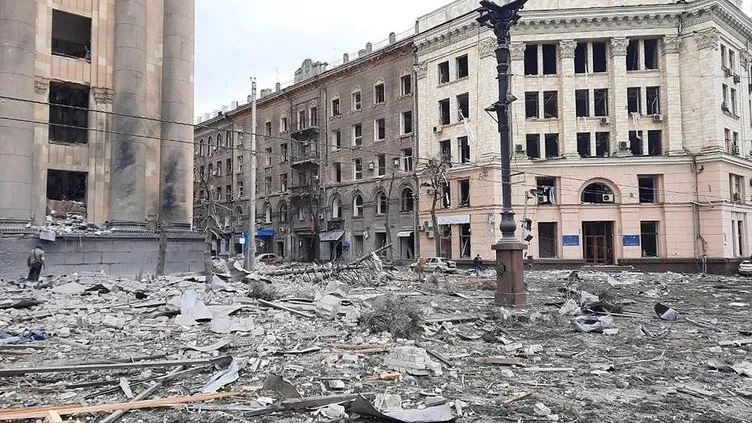 Rusya Ukrayna savaşı şiddetlenerek devam ediyor! Zelenskiy’den flaş açıklama: Havalimanı yerler bir...