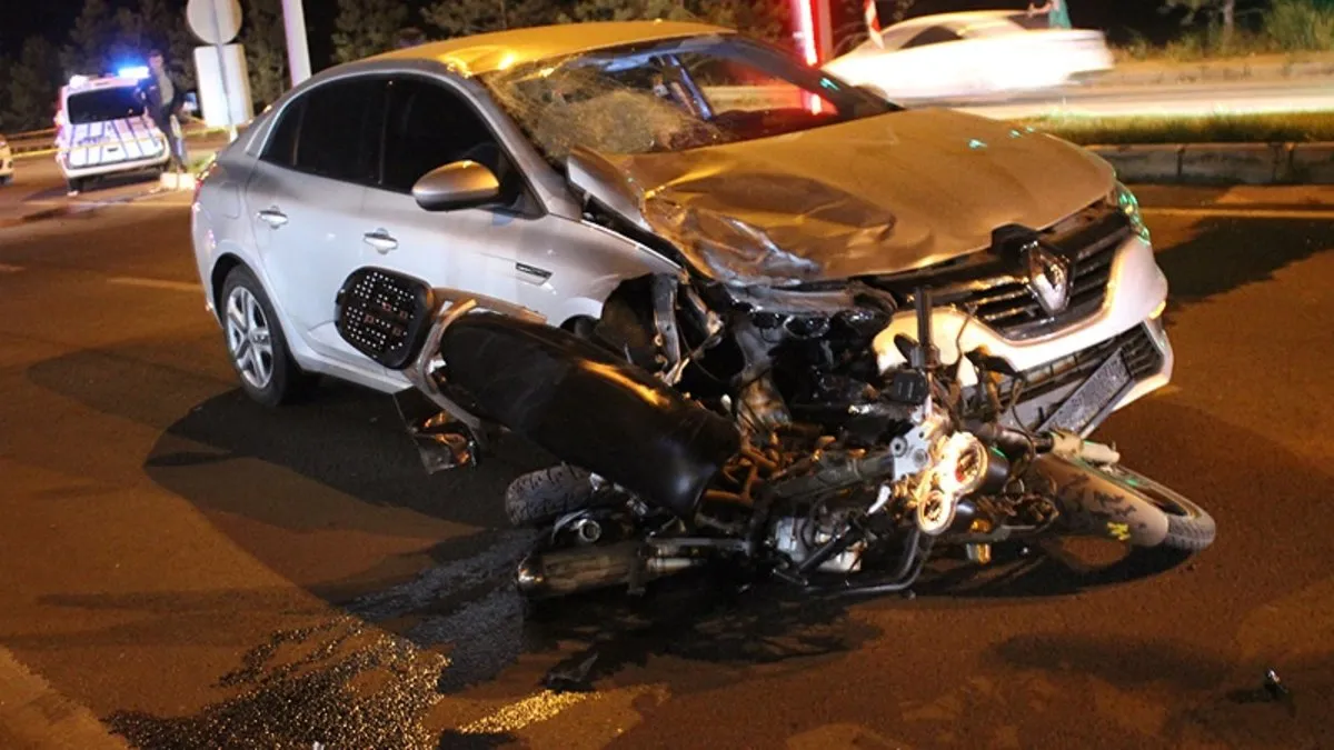 Kütahya’da feci kaza! Otomobil motosiklete çarptı: 2 ölü Kütahya’da feci kaza! Otomobil motosiklete çarptı: 2 ölü