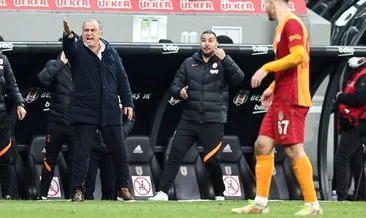 Son dakika Galatasaray haberleri: Derbide Fatih Terim’e tepki! Su şişelerini tekmeledi