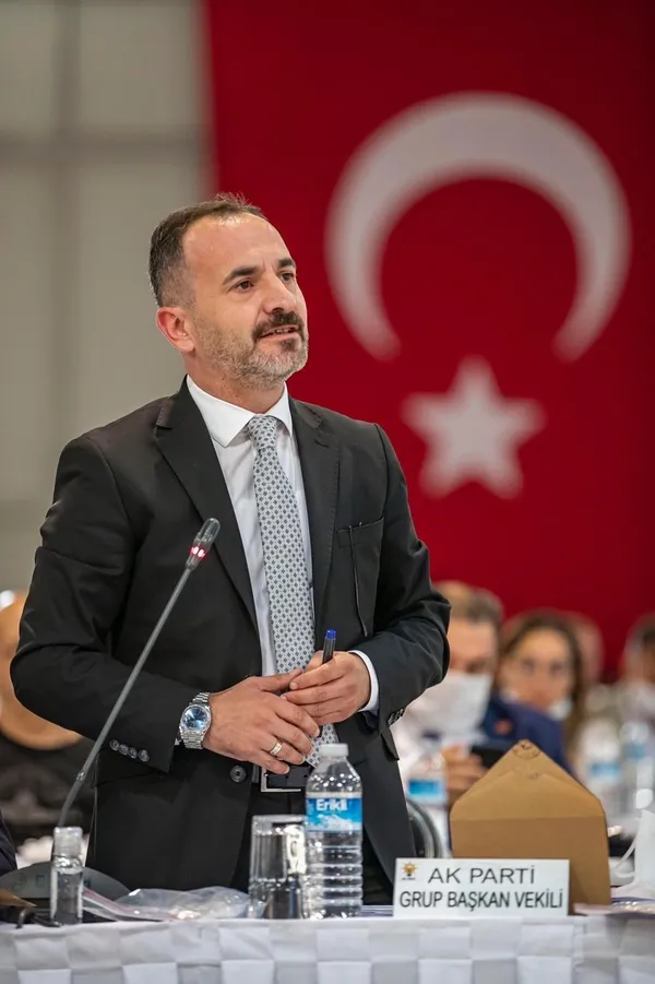 ak-partili-hizal-buca-metrosu-ihalesi-karari-ile-ilgili-net-konustu-izmir-idare-mahkemesinin-iptal-kararini-da-1658502152995.jpg