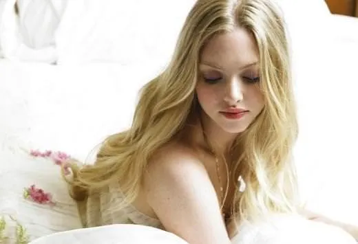 Amanda Seyfried'in şöhreti göğüslerine mal oldu