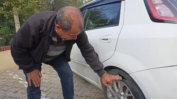 sarkoyde-yazlik-sitelerdeki-otomobillerin-lastikleri-bicaklandi-1763828598437.jpg