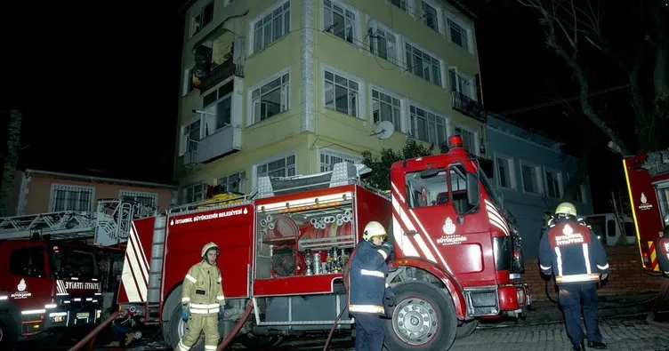 Fatih’te dört katlı apartmanda yangın