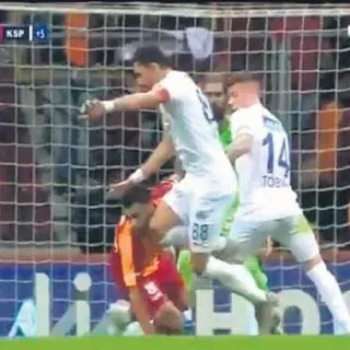 Belhanda şoku! Çenesinde iki kırık tespit edildi