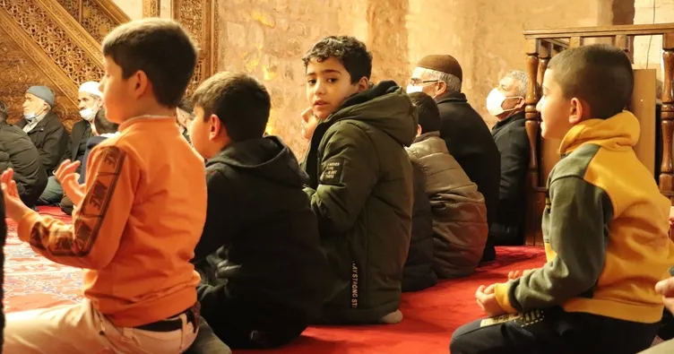 Miraç Kandilinde eller semaya açıldı