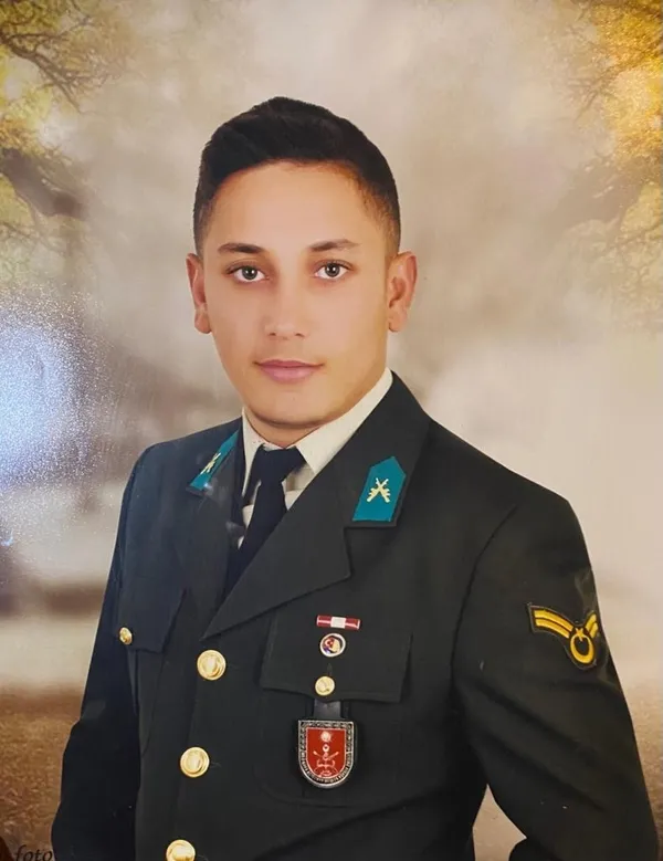 sehit-esinin-gozyaslari-yurekleri-dagladi-adanali-sehit-son-yolculuguna-ugurlandi-1701094664118.jpg