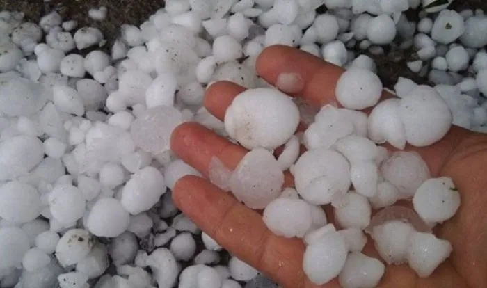 bugun istanbul a dolu yagacak mi meteoroloji istanbul dolu uyarisi yapti mi bugun istanbul da dolu yagisi bekleniyor mu meteoroloji den dolu ile ilgili son bilgiler son dakika yasam haberleri