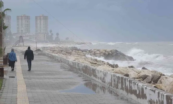 Akdeniz’de kuvvetli fırtına uyarısı