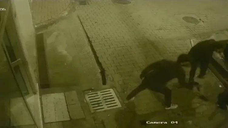 Eğlence mekanı önünde Emrah Akkuş kurşunların hedefi olmuştu: Sanıklara verilen ceza belli oldu!