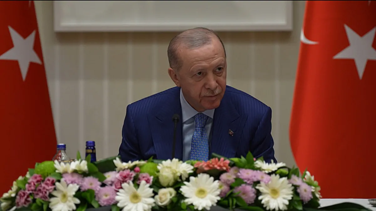 Başkan Erdoğan, 1 Mayıs öncesi işçileri Beştepe’de kabul etti: Daima işçi kardeşlerimizin yanında olduk Başkan Erdoğan, 1 Mayıs öncesi işçileri Beştepe’de kabul etti: Daima işçi kardeşlerimizin yanında olduk