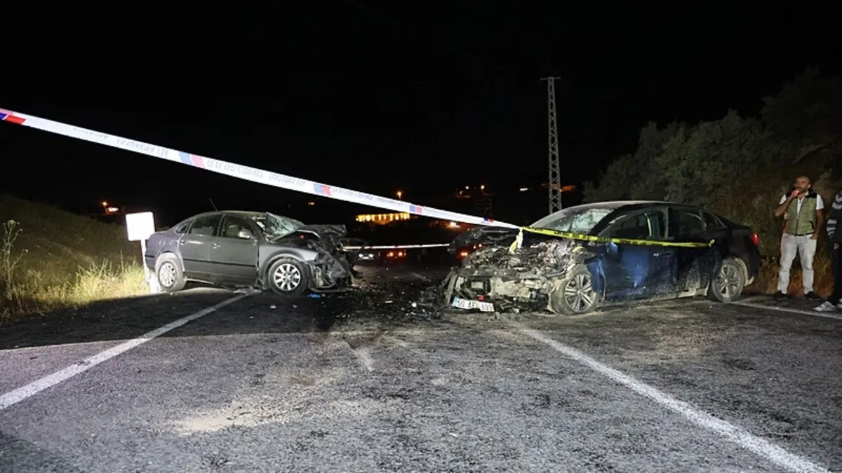 Nevşehir’de iki otomobil çarpıştı: 1 ölü, 5 yaralı Nevşehir’de iki otomobil çarpıştı: 1 ölü, 5 yaralı