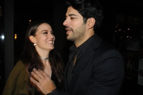 Burak Özçivit ve Fahriye Evcen Afrika tatilinde!