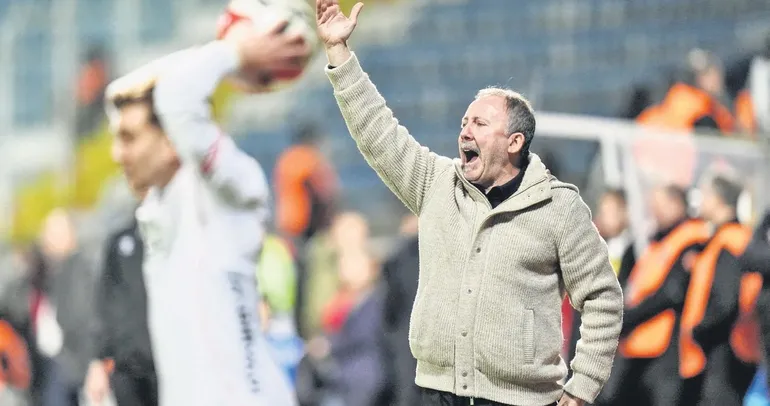 Defans 22. kez değişiyor!