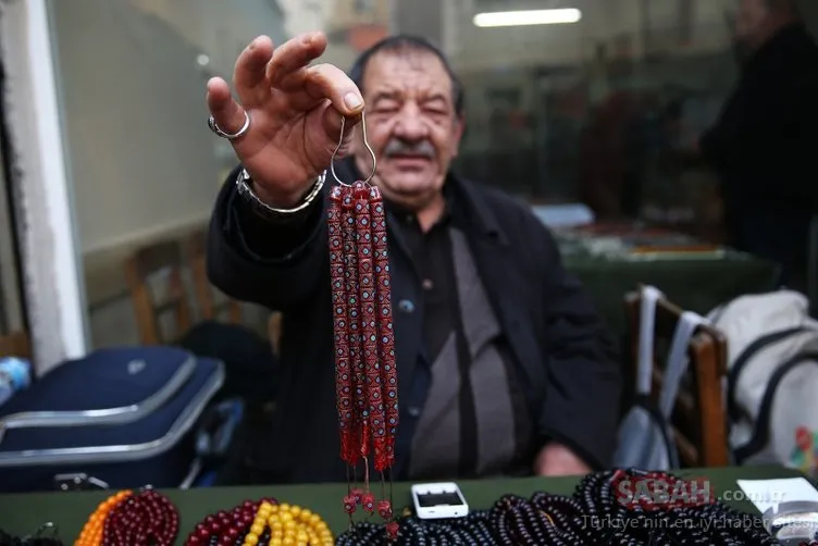 Adana’da tespih meraklılarını buluşturan pazar
