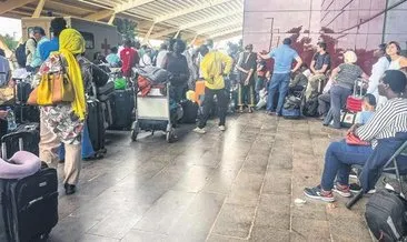 Nijer’de gergin bekleyiş: Yabancılar ayrıldı