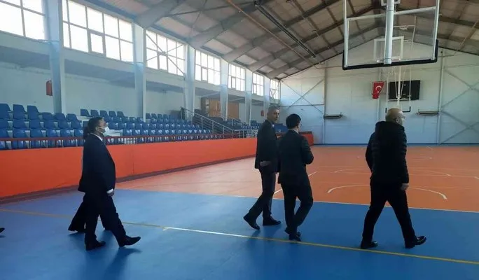 Akçakoca’da spor tesislerinin onarımı sürüyor