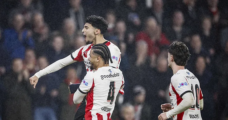 PSV, Heerenveen engelini rahat geçti!