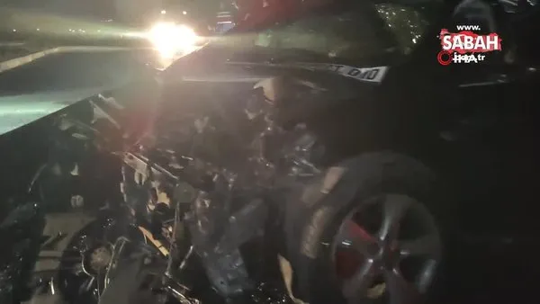 Bayram tatili yolunda kaza: Hurdaya dönen otomobilde 5 kişi yaralandı | Video