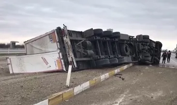 Konya’da iplik yüklü tır devrildi: 1 yaralı #adana