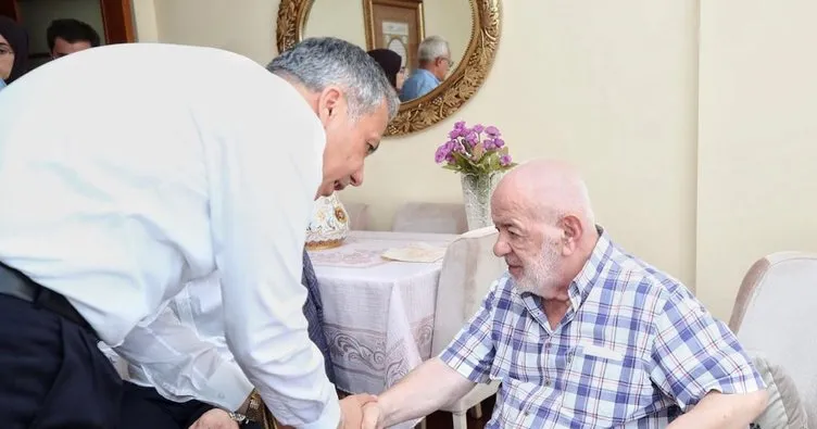 İstanbul Valisi Ali Yerlikaya’dan 15 Temmuz şehidi Prof. Dr. İlhan Varank’ın ailesine ziyaret
