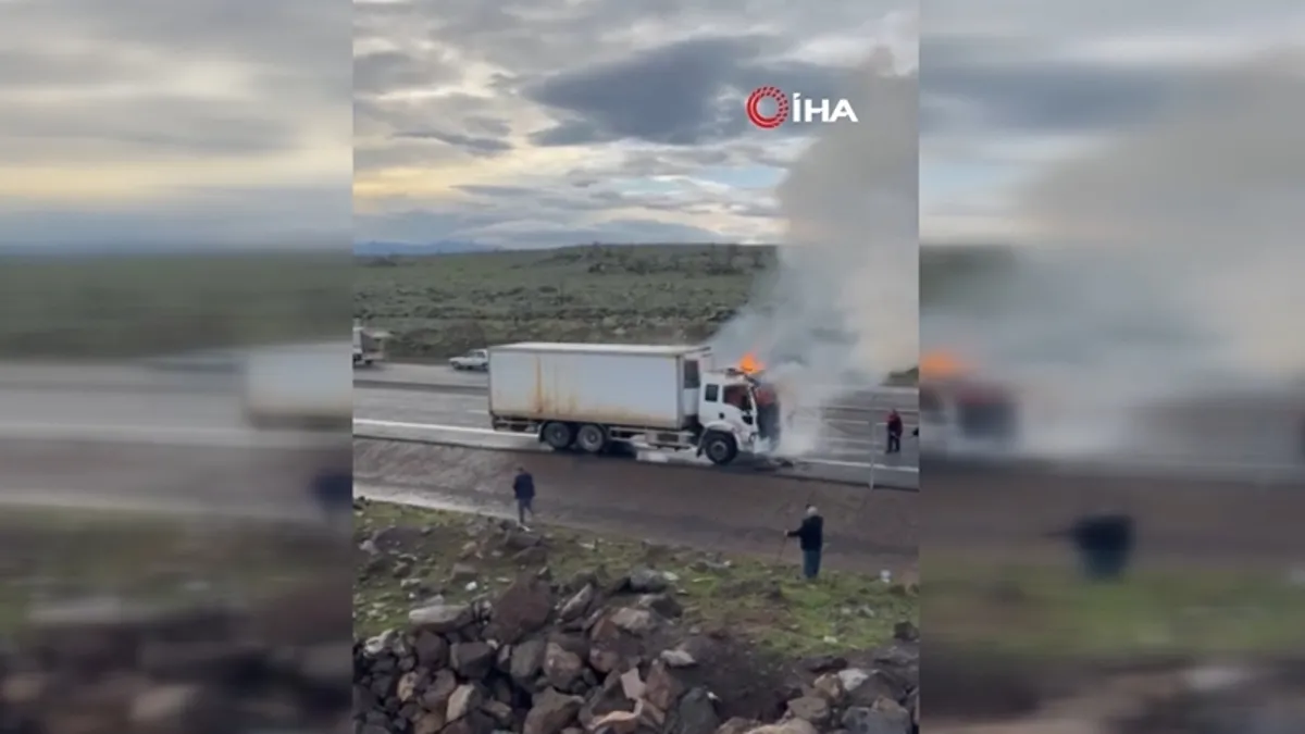 Bingöl’de seyir halindeki kamyon alev alev yandı Bingöl’de seyir halindeki kamyon alev alev yandı