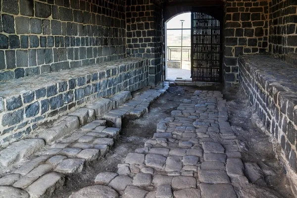 yenikapida-1700-yillik-tas-dosemeleri-ortaya-cikarildi-1673692811446.jpg