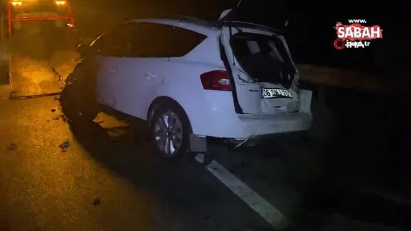Bariyerlere çarpan otomobilin motoru yerinden fırladı: 4 yaralı | Video