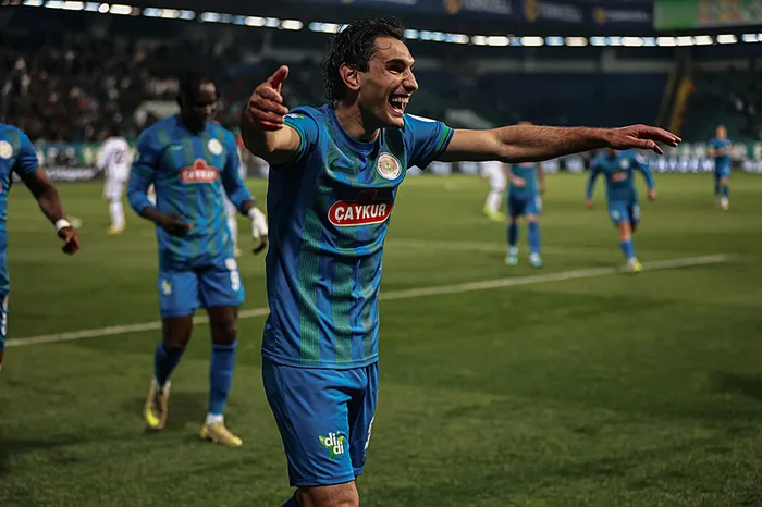 rizespor-samsunspor-karsisinda-farka-kostu-1775760751047.jpeg