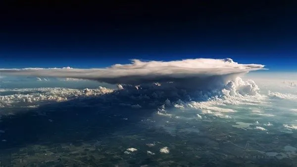 Hollandalı pilotun çektiği büyüleyici gökyüzü fotoğrafları