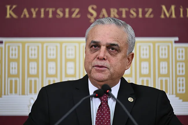 ak-partiye-katilan-hasan-ufuk-cakirdan-chpye-sert-sozler-haksizligin-pisligin-karsisinda-durmak-icin-geldik-1767777822887.jpeg AK Parti’ye katılan Hasan Ufuk Çakır’dan CHP’ye sert sözler: Haksızlığın, pisliğin karşısında durmak için geldik!