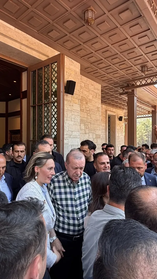 baskan-erdogan-muglada-vatandaslarla-bulustu-marmaris-belediye-baskani-acar-unlu-ile-dikkat-ceken-diyalog-1787336545079.jpg Başkan Erdoğan Muğla'da vatandaşlarla buluştu! Marmaris Belediye Başkanı Acar Ünlü ile dikkat çeken diyalog