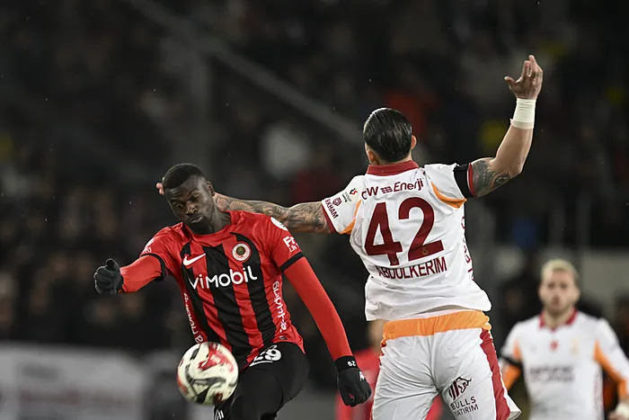 canli-super-ligde-genclerbirligi-galatasaray-maci-1776533080265.jpeg
