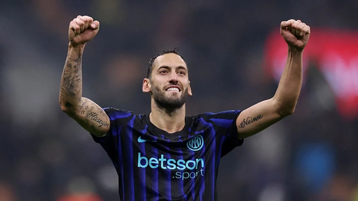 Inter forması giyen Hakan Çalhanoğlu’na büyük onur Inter forması giyen Hakan Çalhanoğlu’na büyük onur