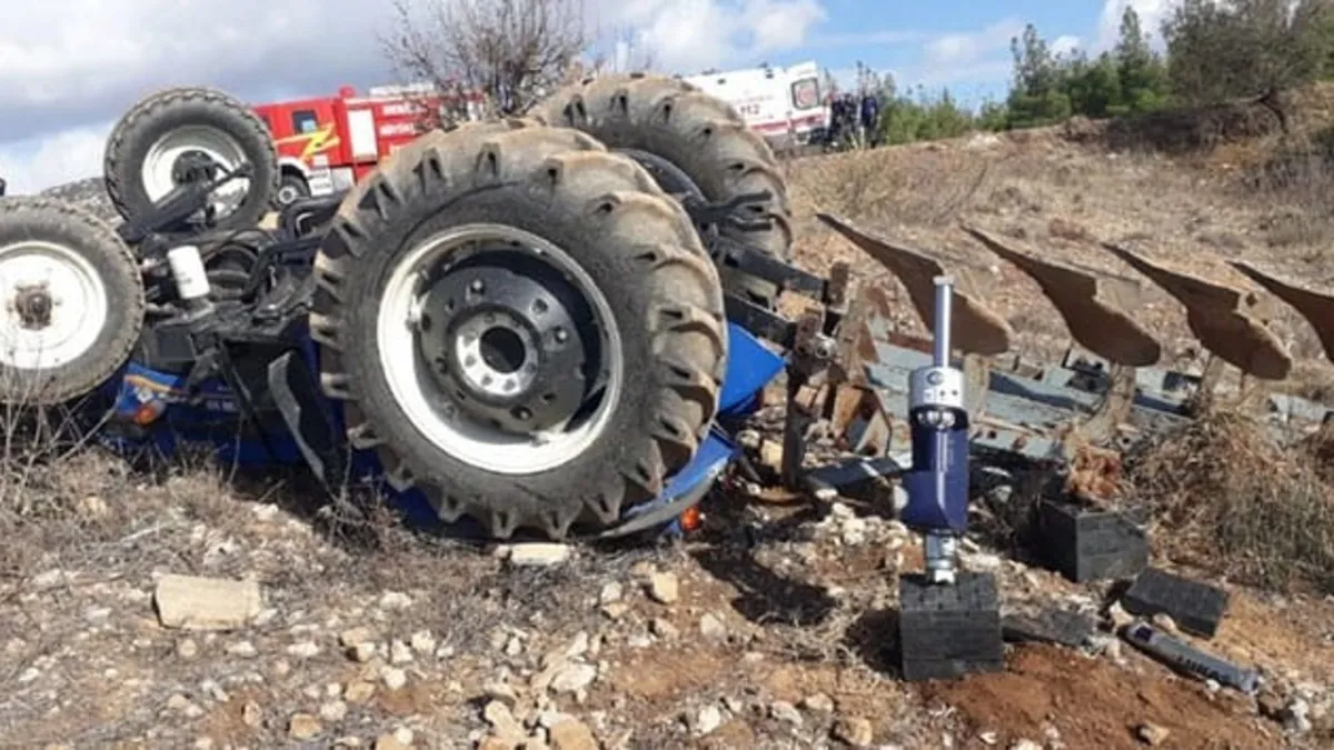 Tarlasını ilaçlamaya giderken traktörün altında kalan çiftçi hayatını kaybetti Tarlasını ilaçlamaya giderken traktörün altında kalan çiftçi hayatını kaybetti