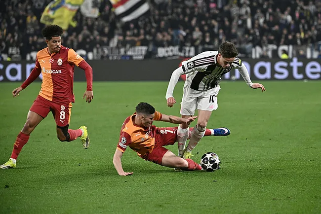 juventus-galatasaray-canli-galatasaray-sampiyonlar-liginde-juventus-deplasmaninda-mucadelede-ilk-yari-bitti-1772052788840.jpeg