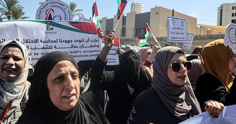 İsrail’den çıplak arama skandalı! Filistinli kadınlar protesto etti...