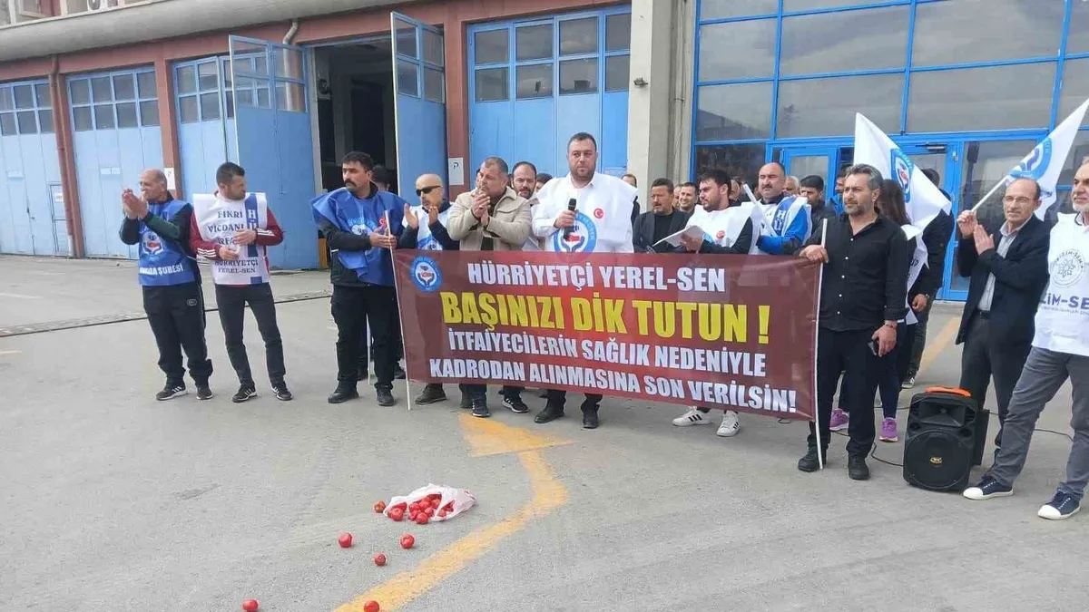 Ankara İtfaiyesi’nde “Kahraman” söylemi rafta kaldı: Mansur Yavaş yönetimine sert tepki! Ankara İtfaiyesi’nde “Kahraman” söylemi rafta kaldı: Mansur Yavaş yönetimine sert tepki!