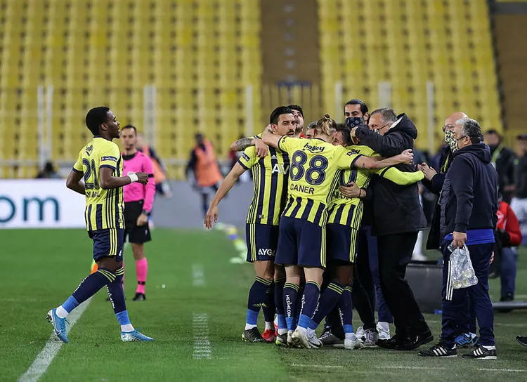 son-dakika-emre-belozoglu-ilk-macinda-kazandi-fenerbahce-altin-degerinde-3-puan-aldi-1617646339500.jpg