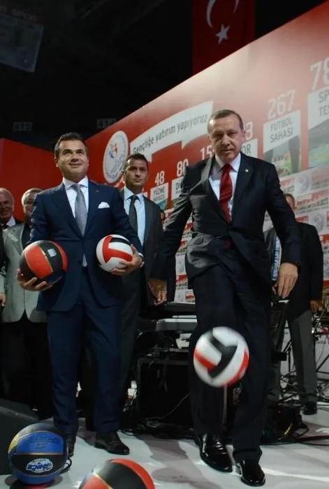 Başbakan Erdoğan’dan futbol şov