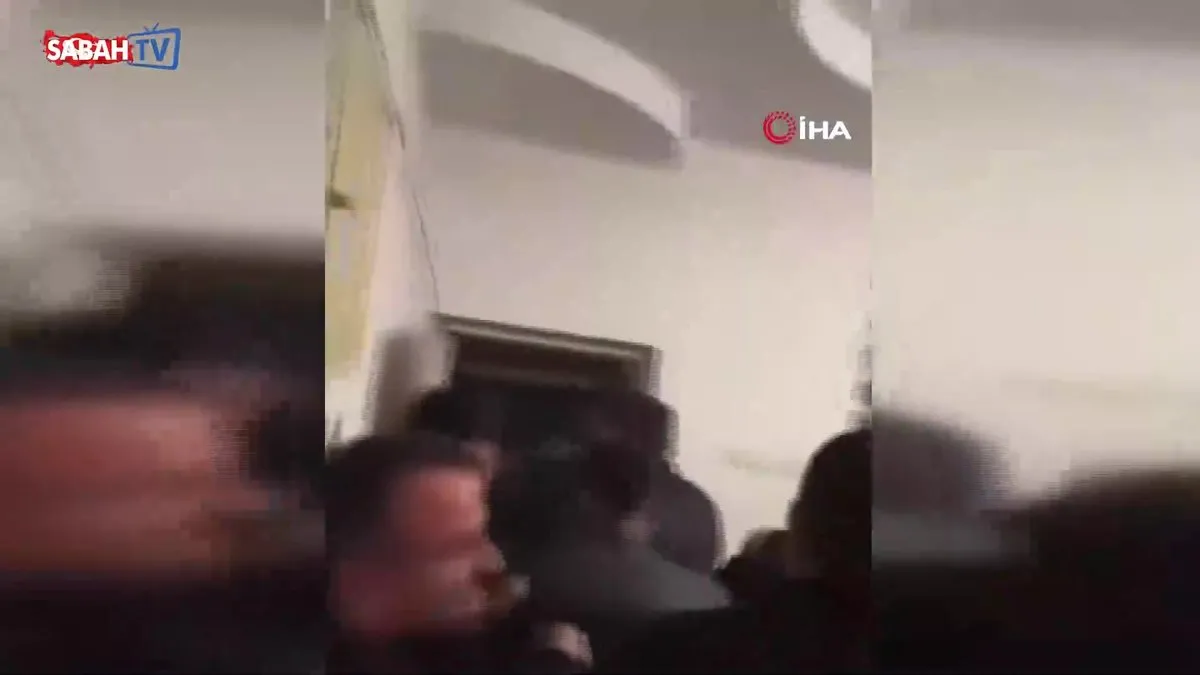 Kosova’da Türk seçmenler, seçim zaferini parti merkezini tahrip ederek kutladı | Video videosunu izle Kosova’da Türk seçmenler, seçim zaferini parti merkezini tahrip ederek kutladı | Video videosunu izle