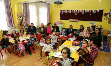 Vali Sonel miniklerle bir araya geldi