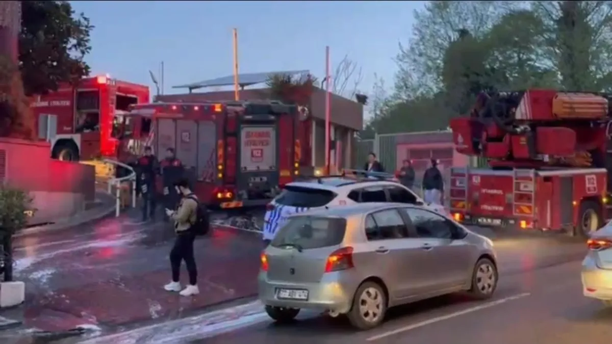 Şişli’de park halindeki elektrikli otomobil alev aldı Şişli’de park halindeki elektrikli otomobil alev aldı