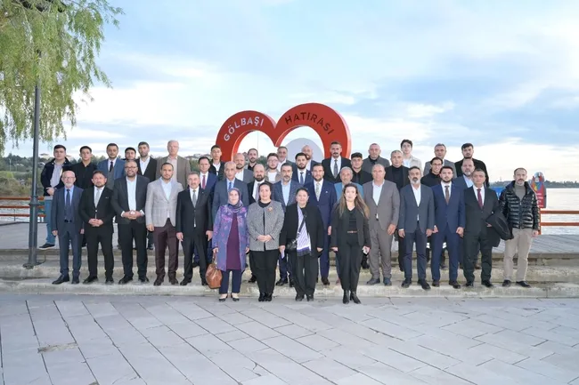 bakan-uraloglu-ankarada-genclerle-bulustu-1793266878047.jpg