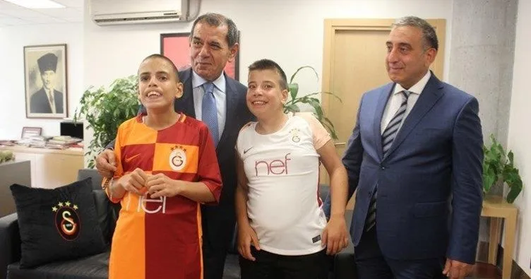 Galatasaray UNICEF el ele