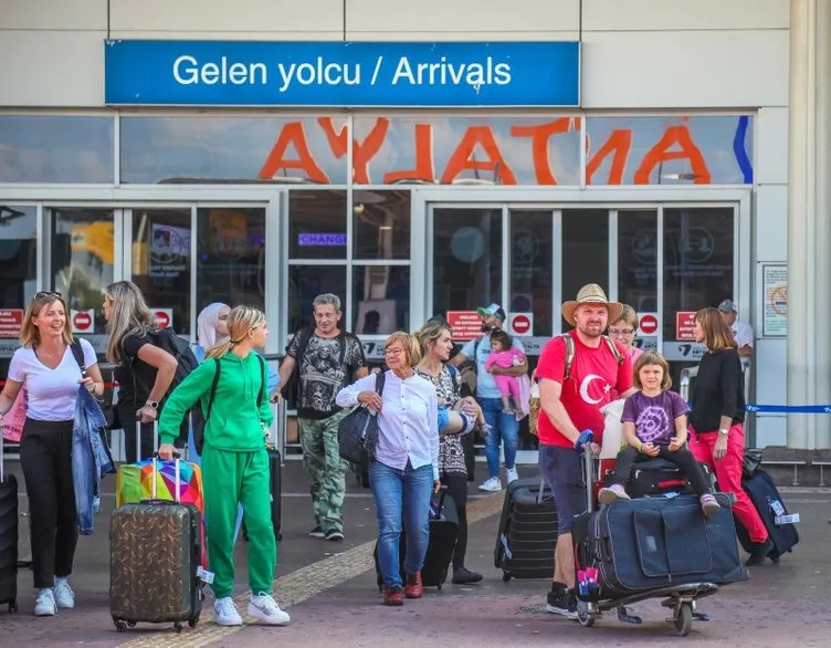 Antalya’da turist sayısında rekor artış! Geçen yıla göre fark 1 milyonu aştı