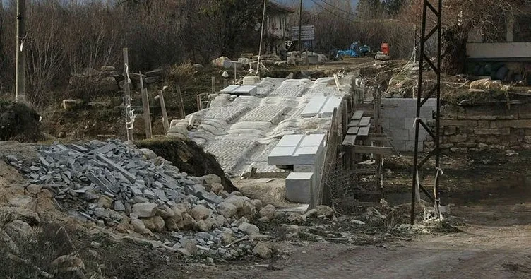 Çavdarhisar’da Tarihi Penkalas Köprüsü yenileniyor